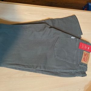 Levi’s 710 super skinny mid ride slim through hip & thigh